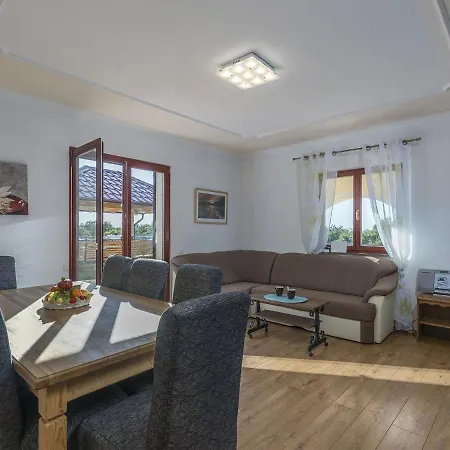 וילה Peaceful In Nova Vas With Swimming Pool