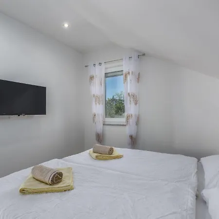 וילה Peaceful In Nova Vas With Swimming Pool Babici